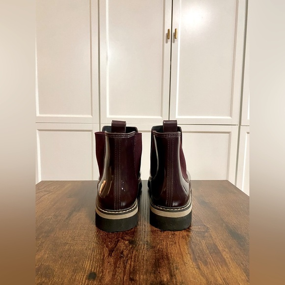 *SOLD*
Cougar | Plum Kensington Rain Ankle Boots | Size 9 - Picture 5 of 6